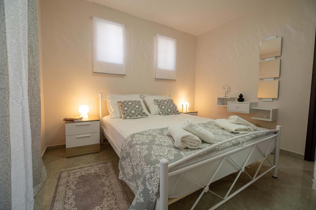 John Apartments Drepano  ภายนอก รูปภาพ