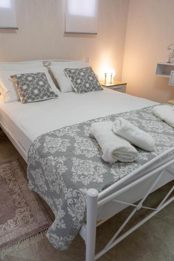 John Apartments Drepano  ภายนอก รูปภาพ