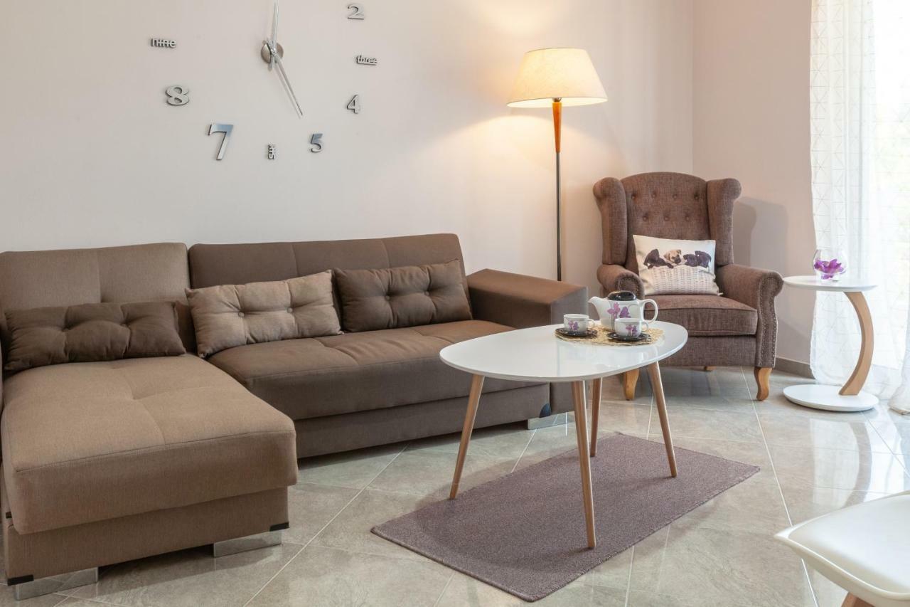 John Apartments Drepano  ภายนอก รูปภาพ